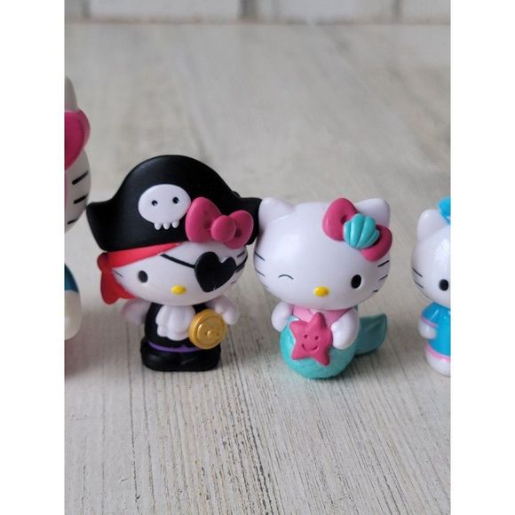 Hello Kitty variety Fantasy Pack Pirates superhero mermaid flight attendant toy - Picture 3 of 9